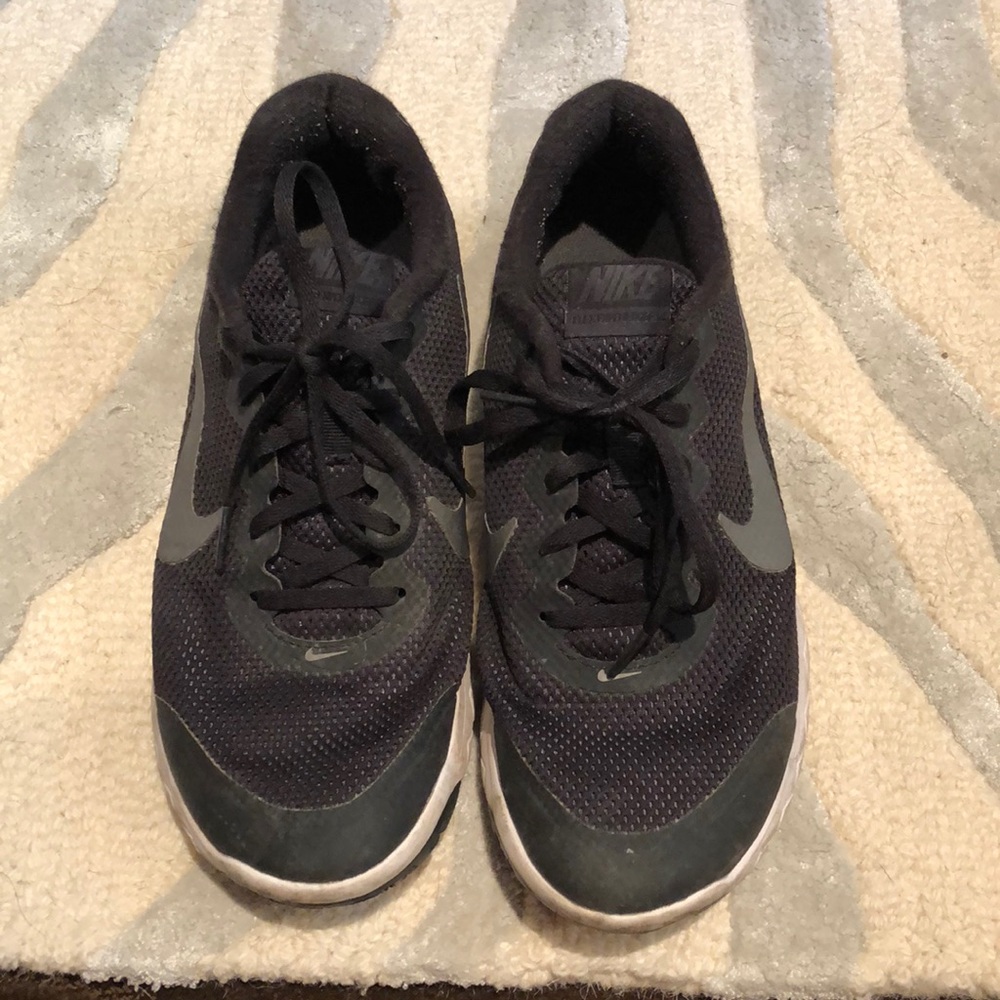 Black Nike Tennis shoes size 9.5